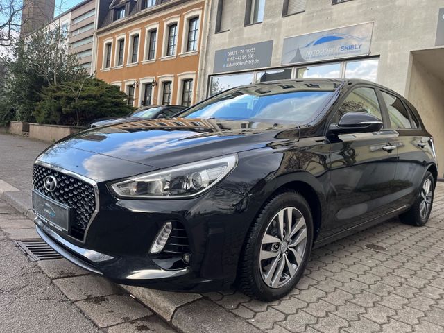 Hyundai i30 Select 1,6CRDi Navi, Kamera