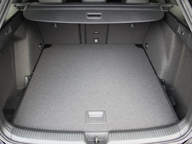 Golf VIII Variant 2,0 TDI R-Line NAVI*AHK*IQ.Lig