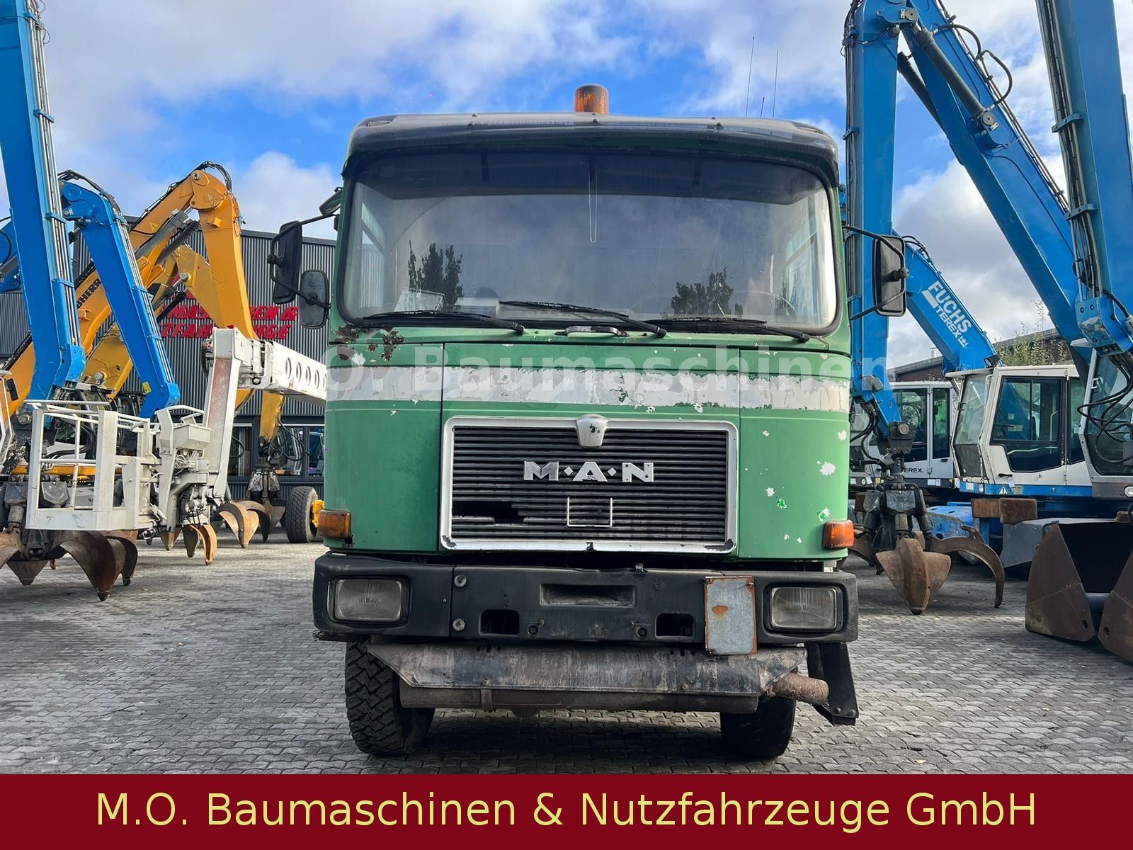 Fahrzeugabbildung MAN 30.331 Saug u. Spühlwagen/8x4/Haller 16.000 L /