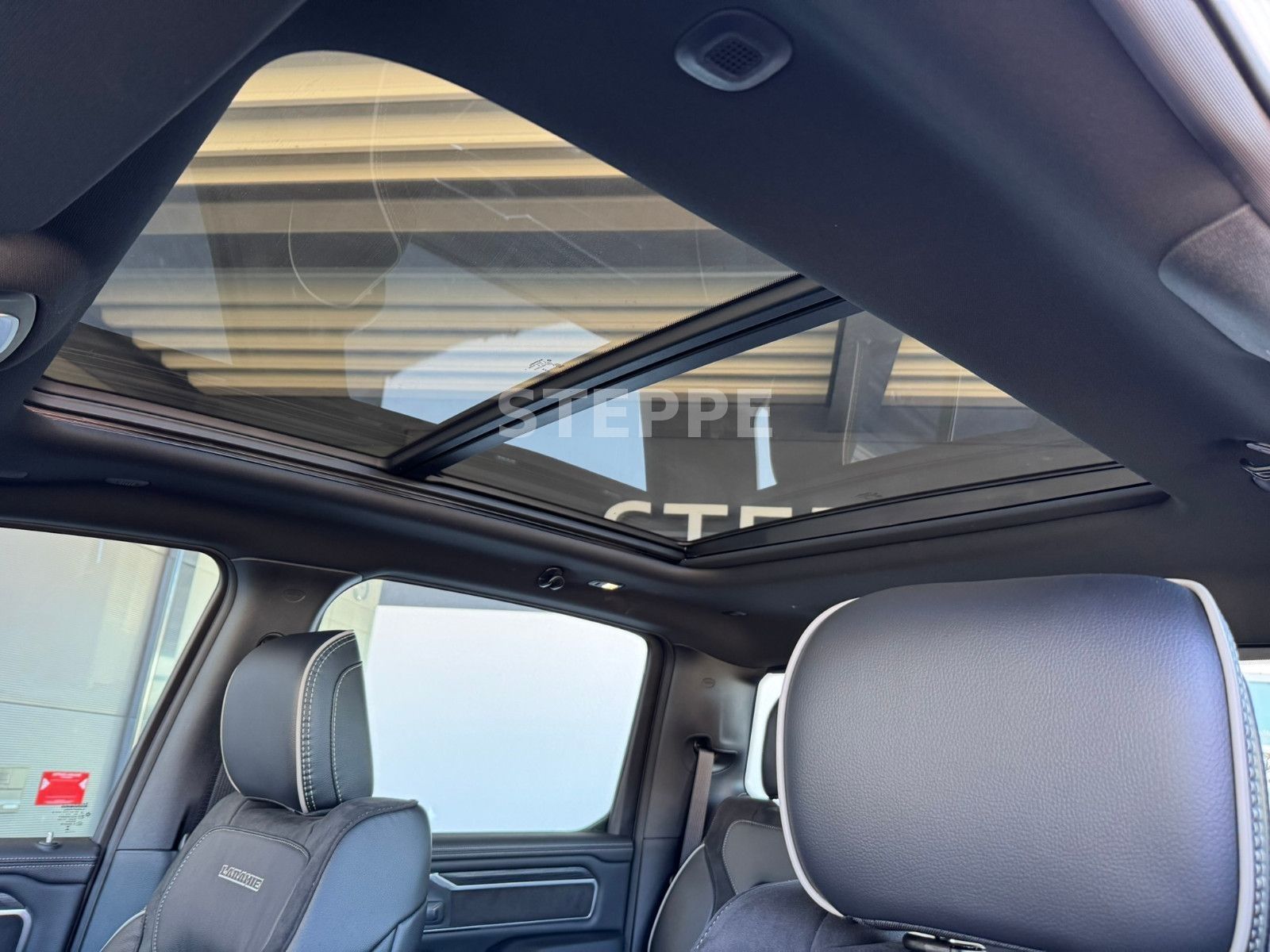 Dodge RAM 1500 5,7 V8  LARAMIE Sport Luftfed. AHK 20"