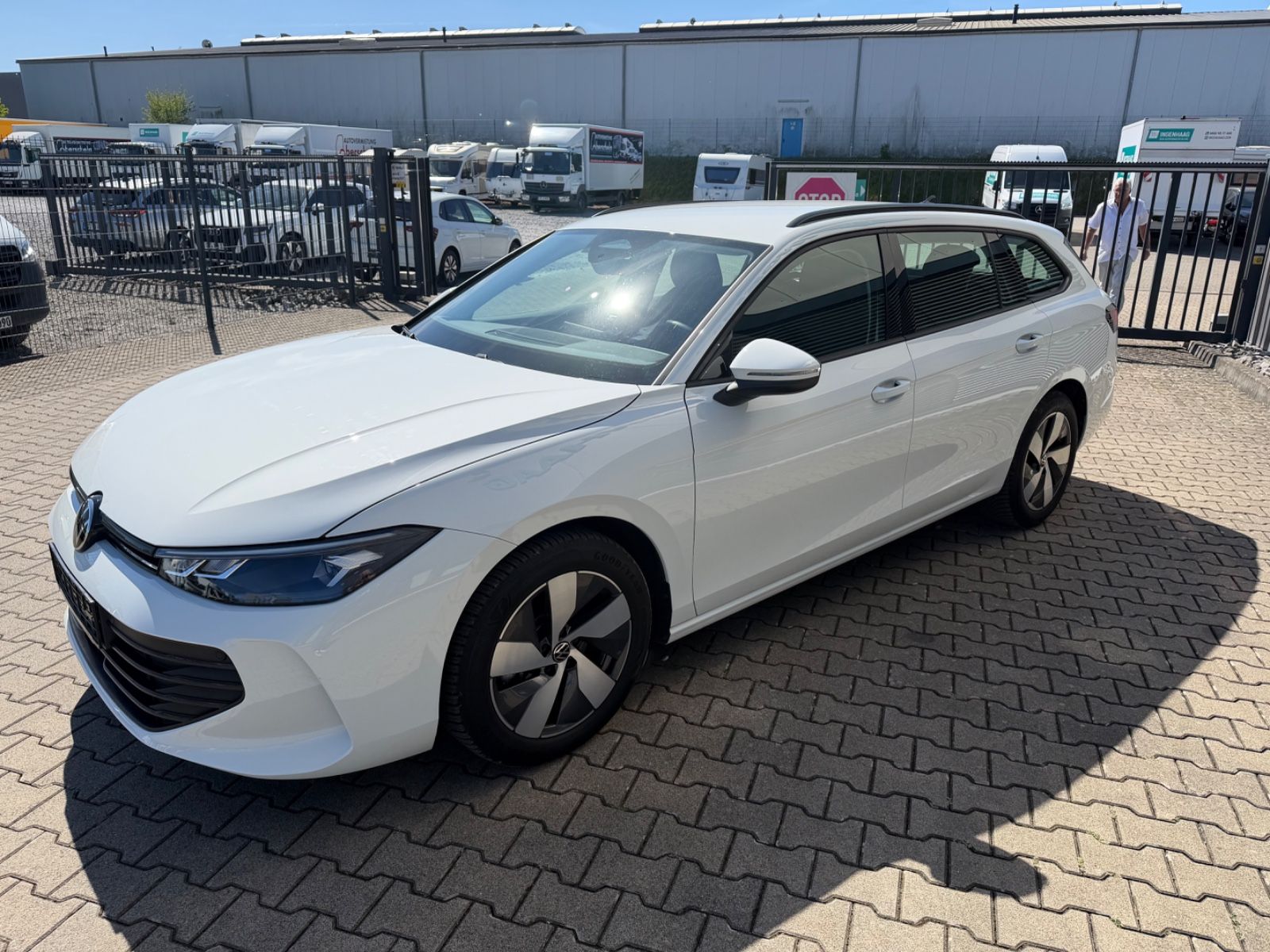 Fahrzeugabbildung Volkswagen Passat Variant 1.5 eTSI 110 kW