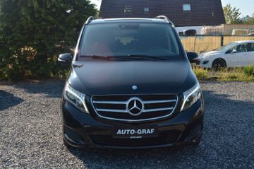 Mercedes V 220 - 2
