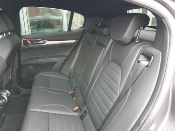 Alfa-Romeo Stelvio - 9