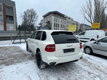 Porsche Cayenne - 6