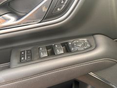 CHEVROLET Suburban 5.3l V8 Premier 4x4*LED*Panodach