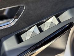 Fahrzeugabbildung DS Automobiles DS 7 Crossback 1.6 E-Tense 300 Performance Line