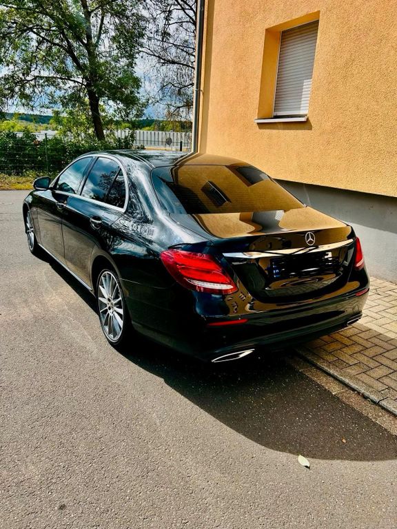 Image of Mercedes-Benz E 200