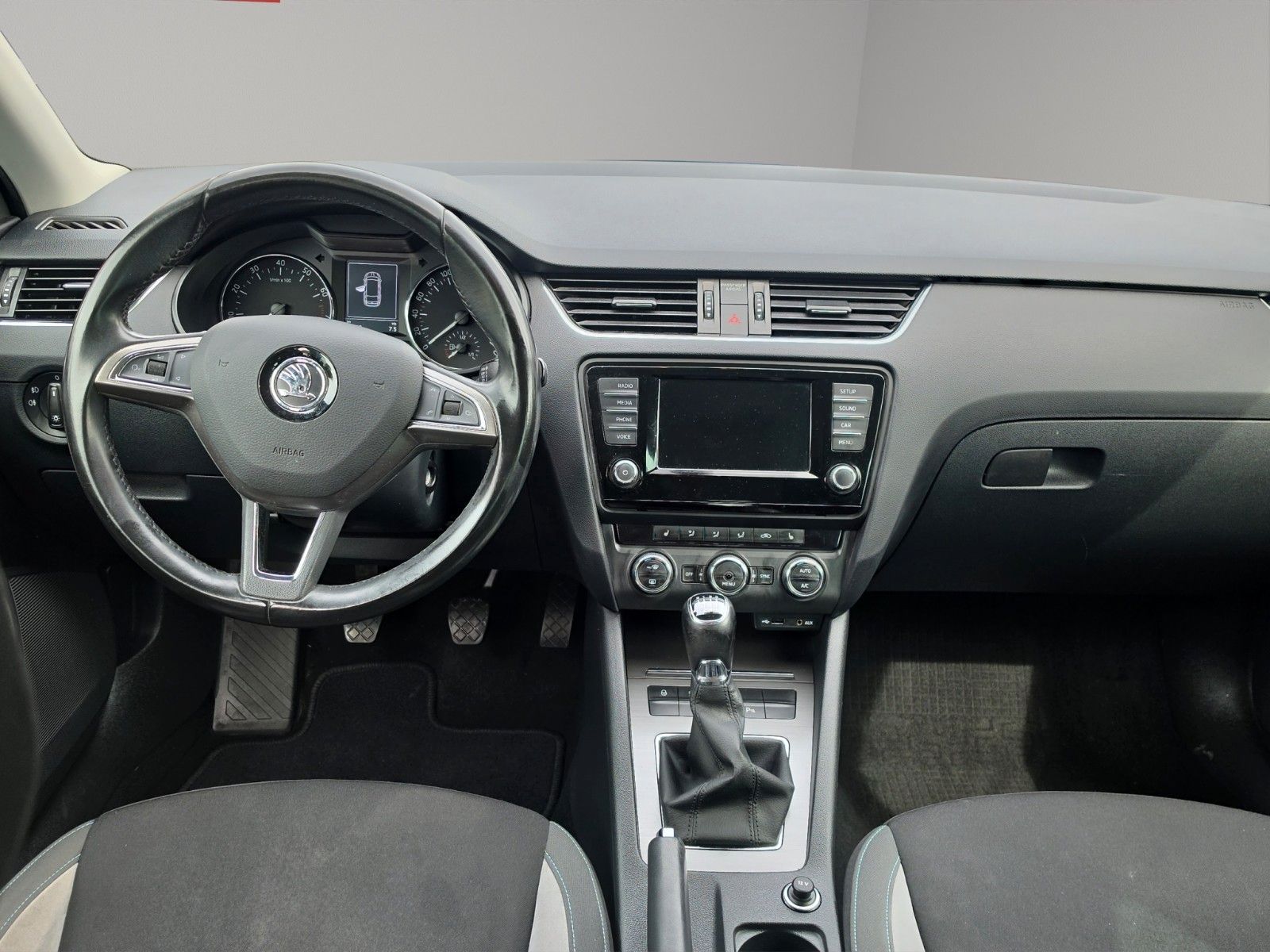 Fahrzeugabbildung SKODA Octavia Combi Ambition Apple CarPlay und Android