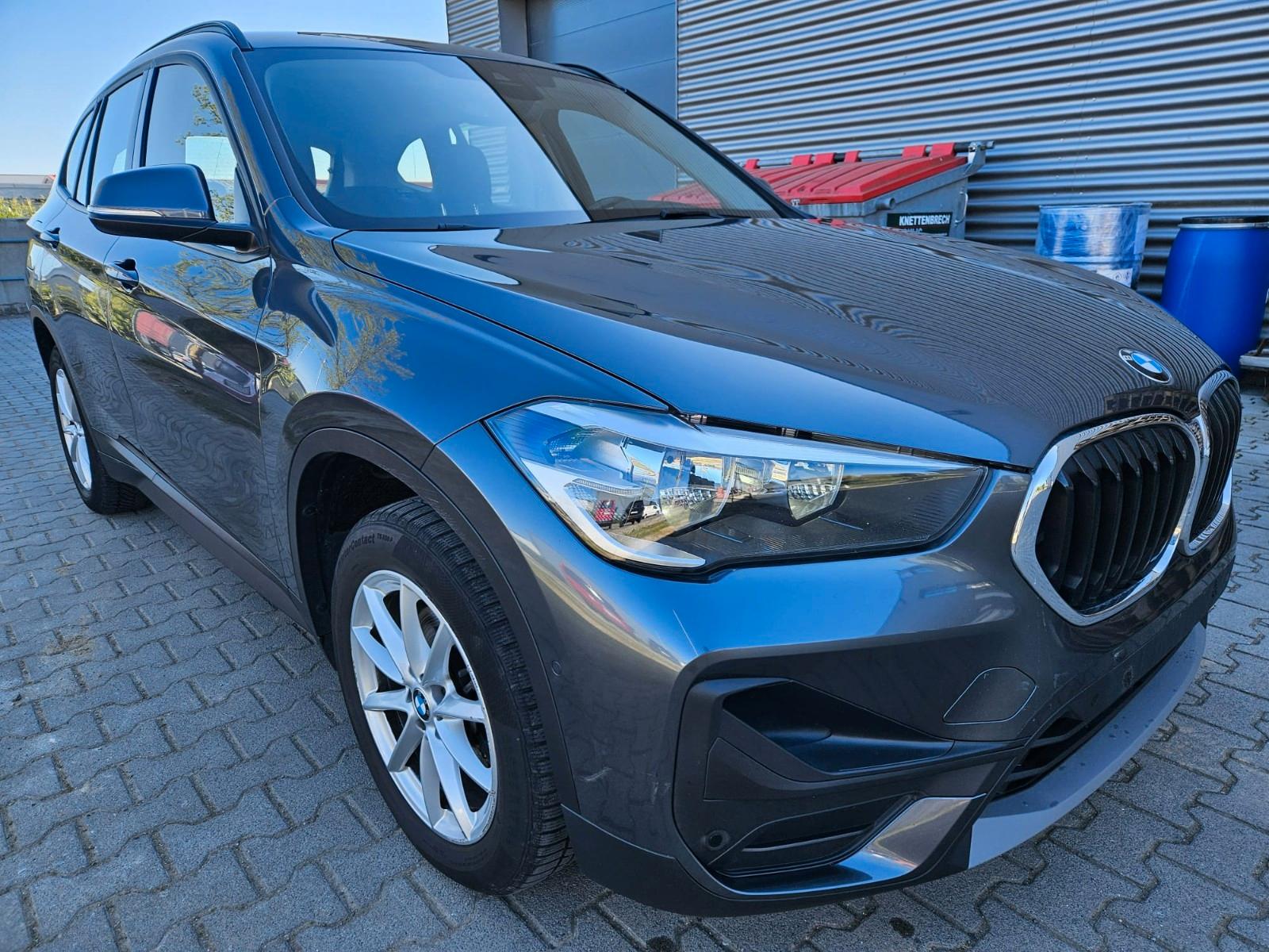 BMW X1 18SDRIVE ADVANTAGE * NAVIGATION * LEDER