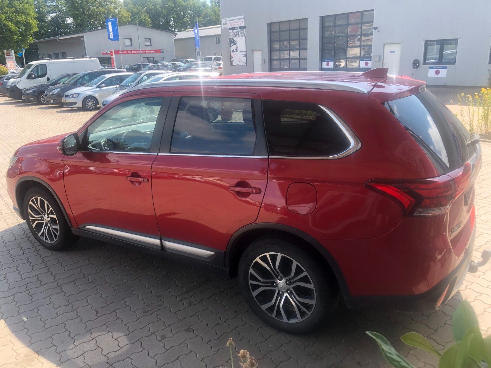 Fahrzeugabbildung Mitsubishi Outlander Edition 100 2WD Hagelschaden