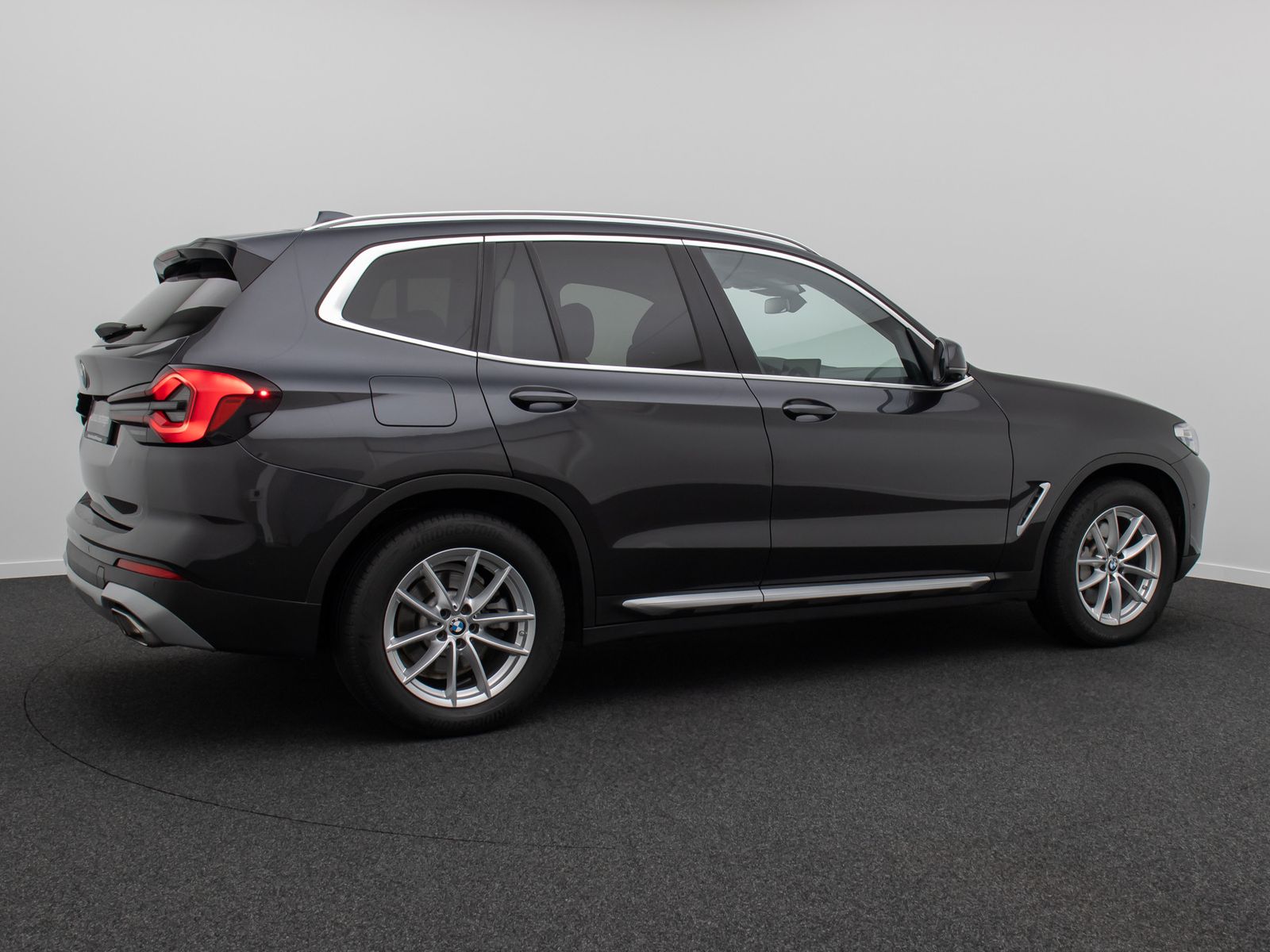 Fahrzeugabbildung BMW X3 xD30d Laser 360&deg; HUD DAB DisplKey Standhzng