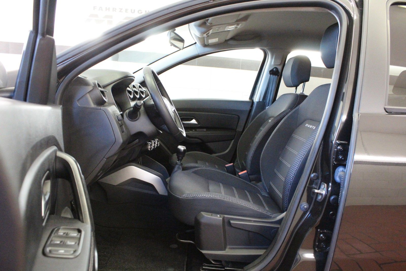 Fahrzeugabbildung Dacia Duster TCe130 *Anniversary Navi*Sitzhzg*Kamera