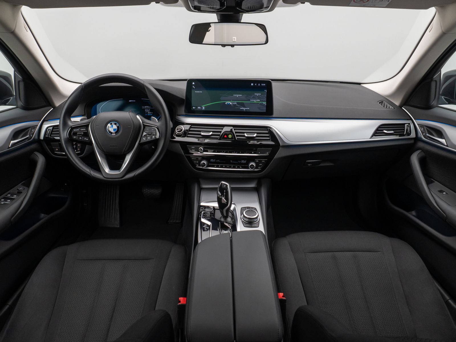 Fahrzeugabbildung BMW 530e HUD DAB HiFi CockPitPro PDC Komfort Alarm