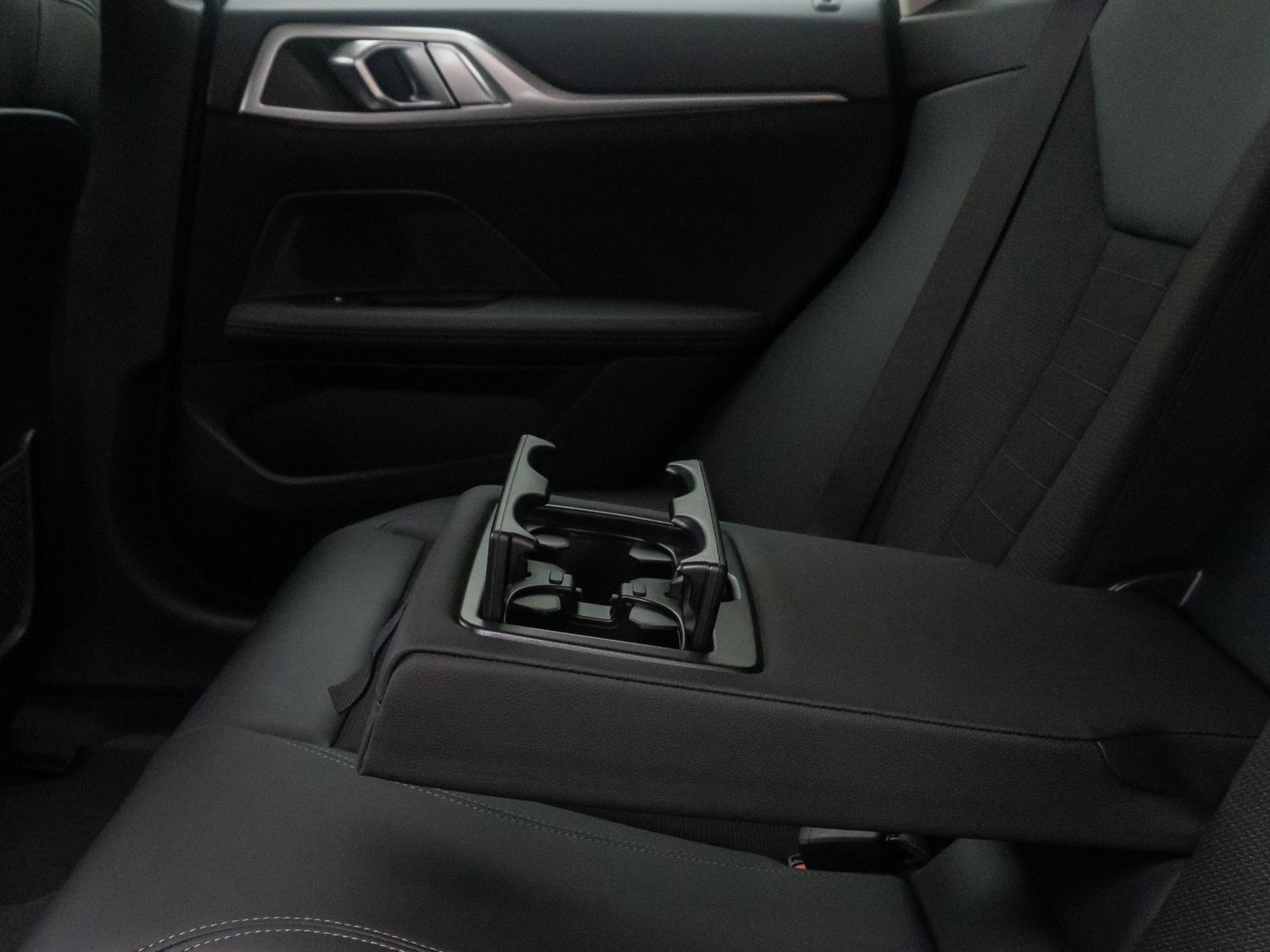 Fahrzeugabbildung BMW i4 eD35 GC Kamera GeschwindigReg DAB Widscreen