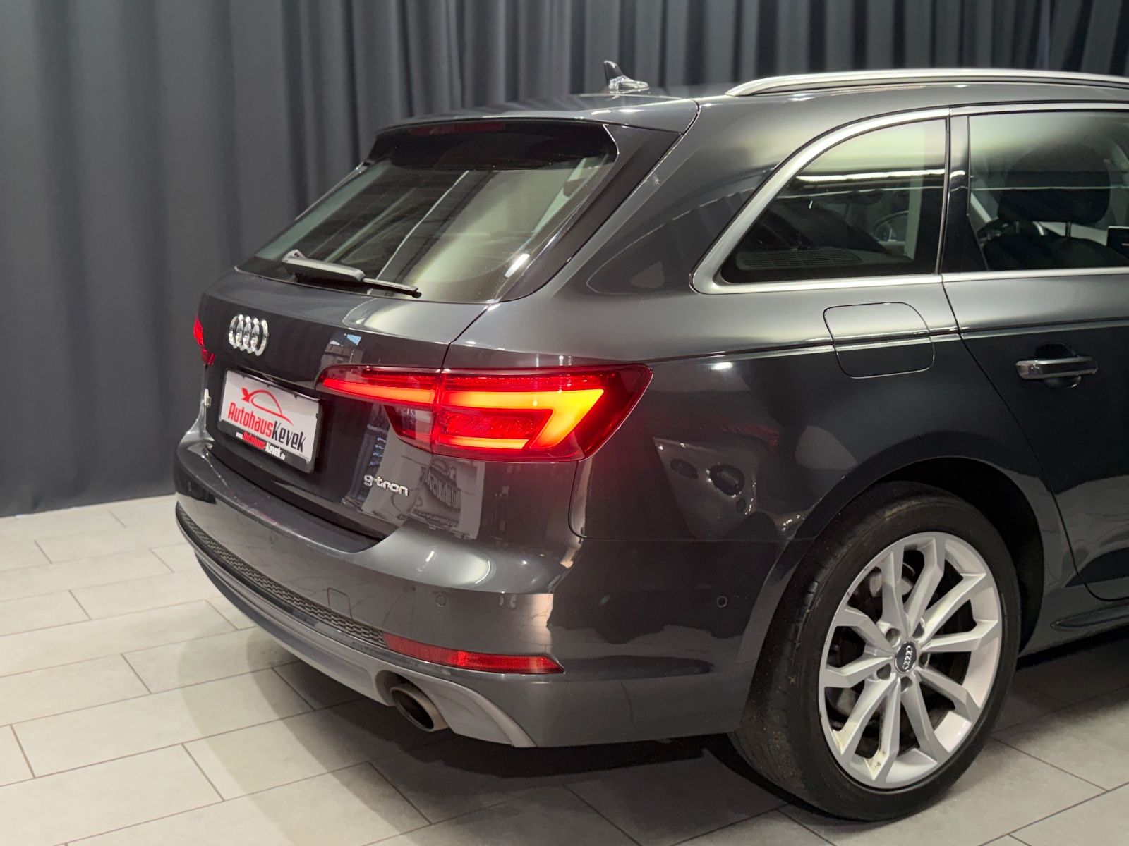 Fahrzeugabbildung Audi A4 Avant g-tron sport|S-LINE|S-TRONIC|HEAD-UP|