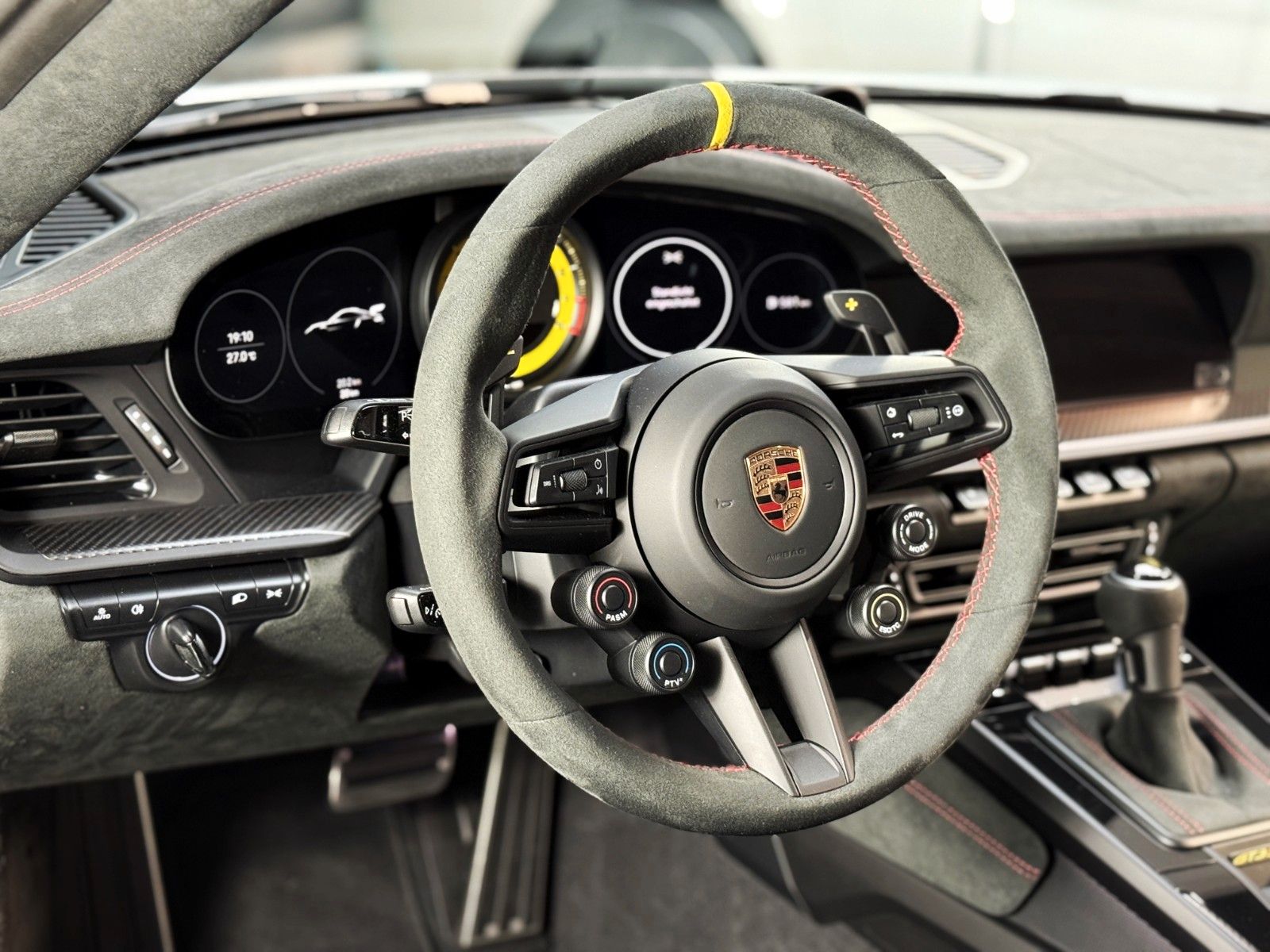 Fahrzeugabbildung Porsche 992 GT3RS + Weissach + PCCB + Clubsport + Magnes