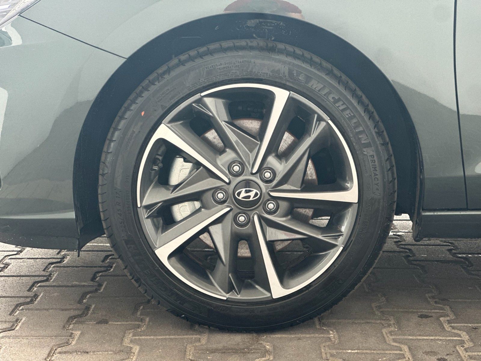 Fahrzeugabbildung Hyundai i30 Advantage 1.0l 100PS Navi/PDC!