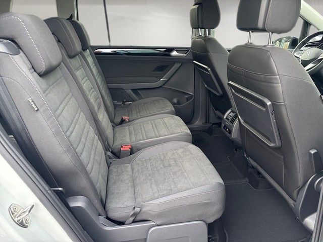 Fahrzeugabbildung Volkswagen Touran 1.5TSI DSG Highline 7-Sitz+STDHZ+AHK+PANO