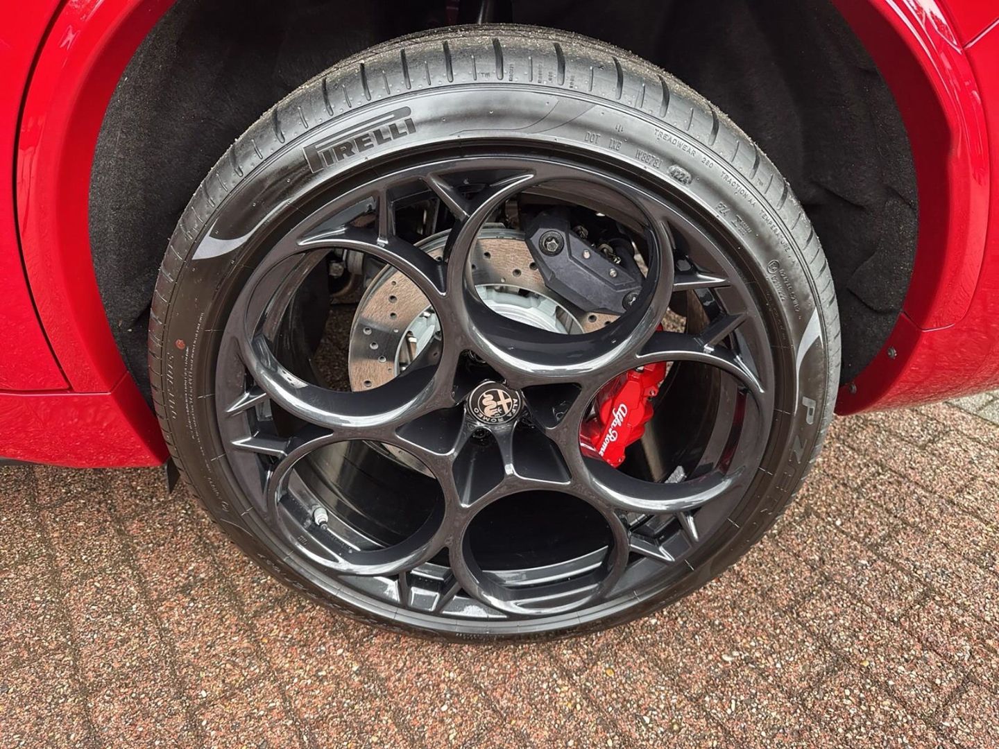 Fahrzeugabbildung Alfa Romeo Stelvio 2.9 V6 Bi-turbo Quadrifoglio+LED+PANO+21