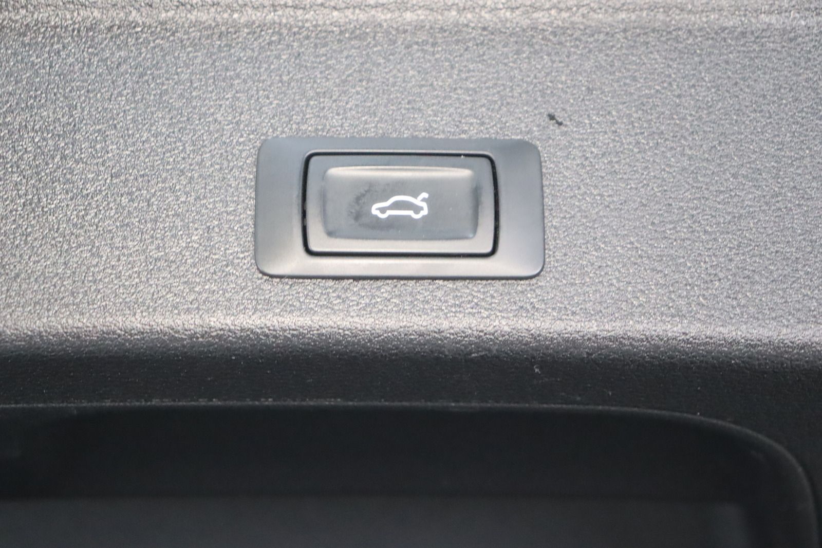 Fahrzeugabbildung Audi A4 Avant 3.0 TDI design * HUD * AHK