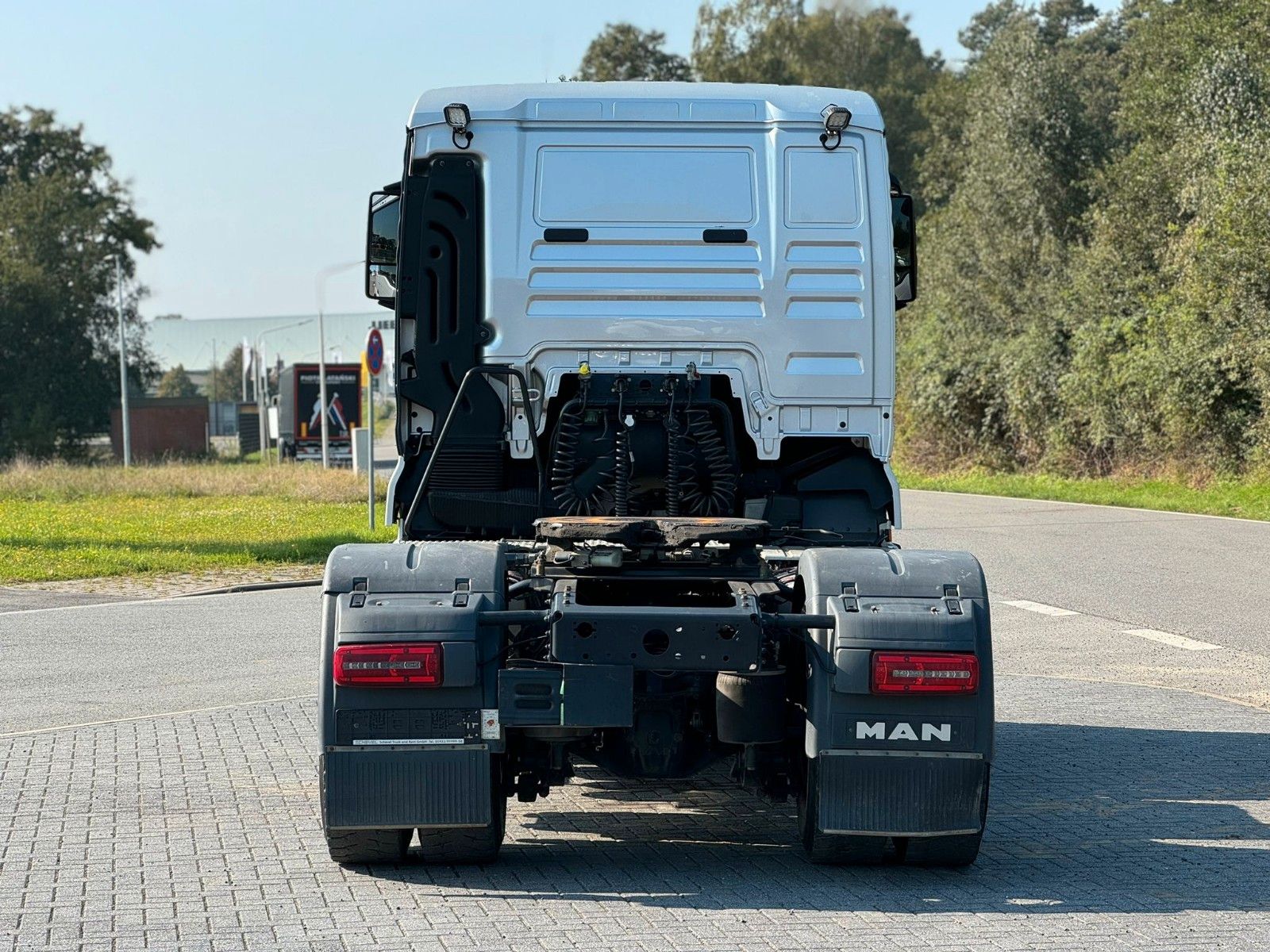 Fahrzeugabbildung MAN TGX 18.500 4x4H BLS mit 2 Kreis Hydraulik
