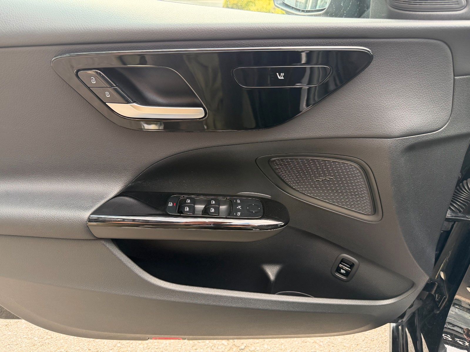 Fahrzeugabbildung Mercedes-Benz C 200d T RFK+SpurhaltA+EinparkP+SpiegelP+LED+IHC