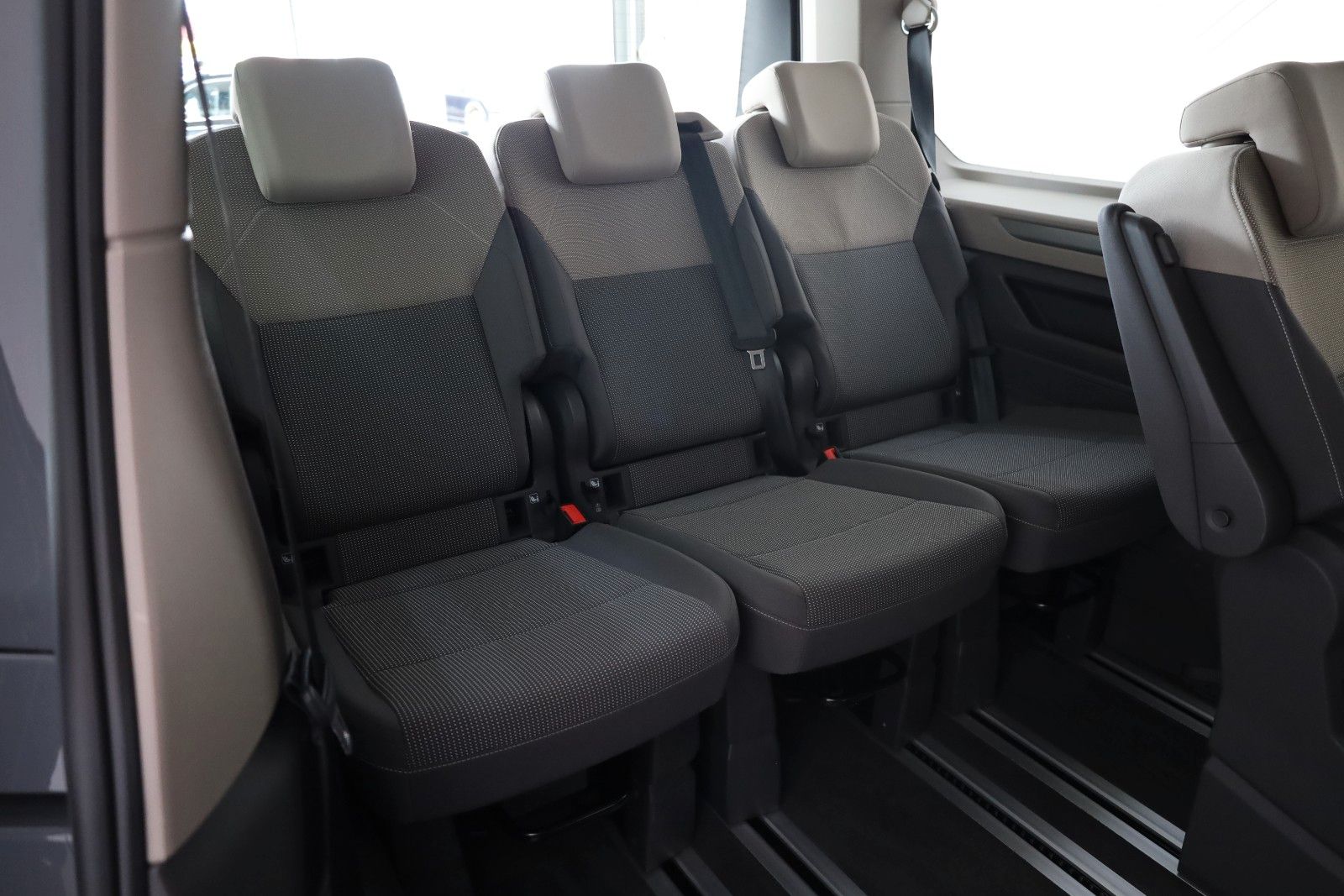 Fahrzeugabbildung Volkswagen T7 Multivan Life lang  7 Si,AppleCarplay,Keyless