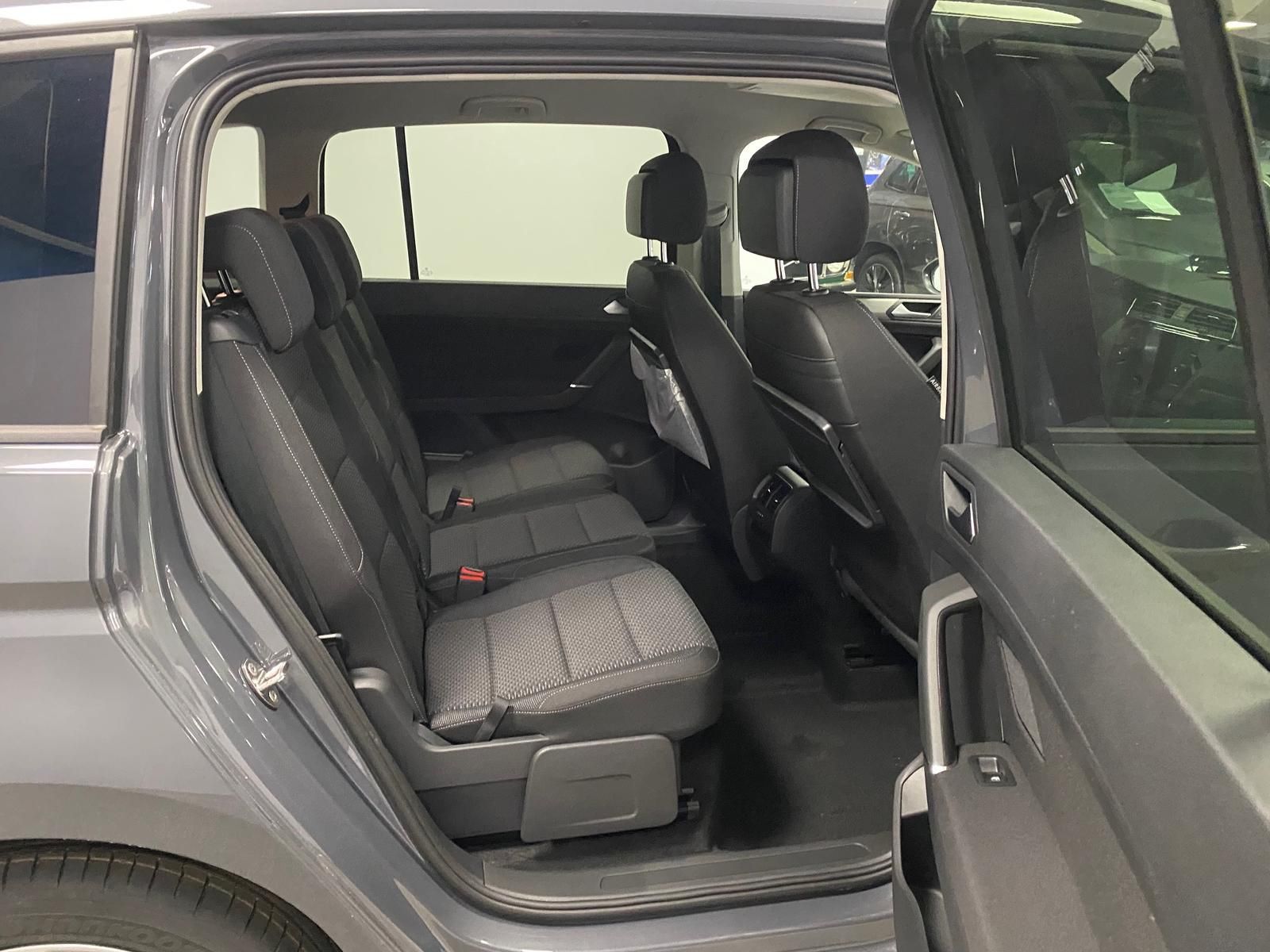 Fahrzeugabbildung Volkswagen Touran 1.5 TSI R-Line COMFORTLINE DSG+ACC+AHK