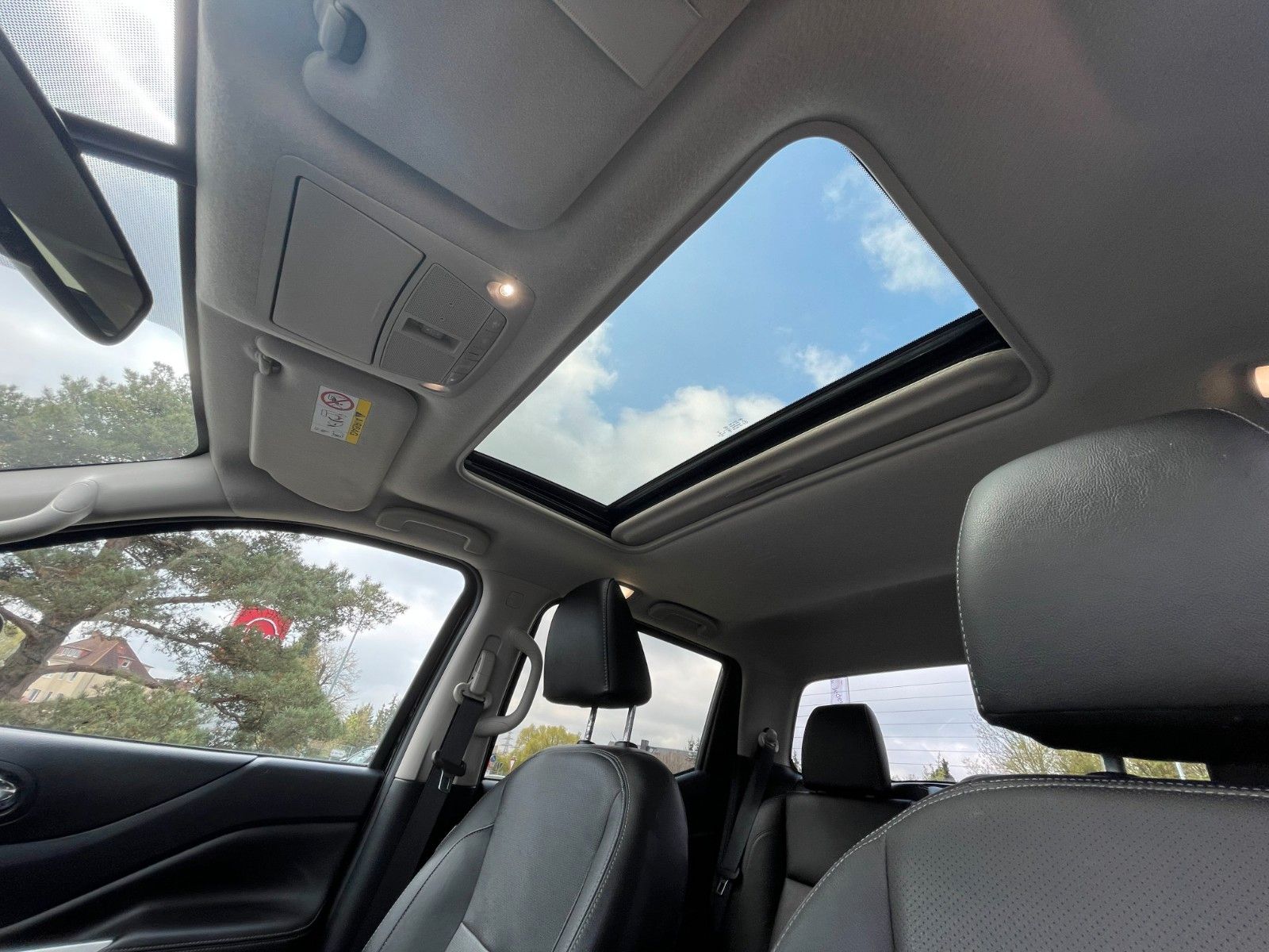 Fahrzeugabbildung Nissan Navara NP300 Tekna Double Cab 4x4