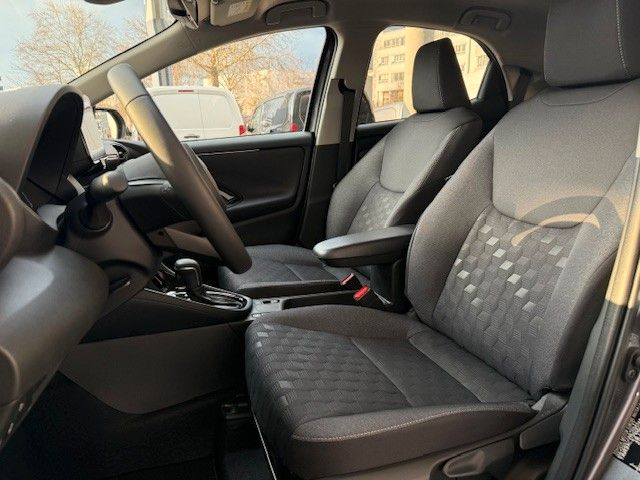 Fahrzeugabbildung Toyota Yaris Teamplayer 1.5l Hybrid 116PS Automatik!