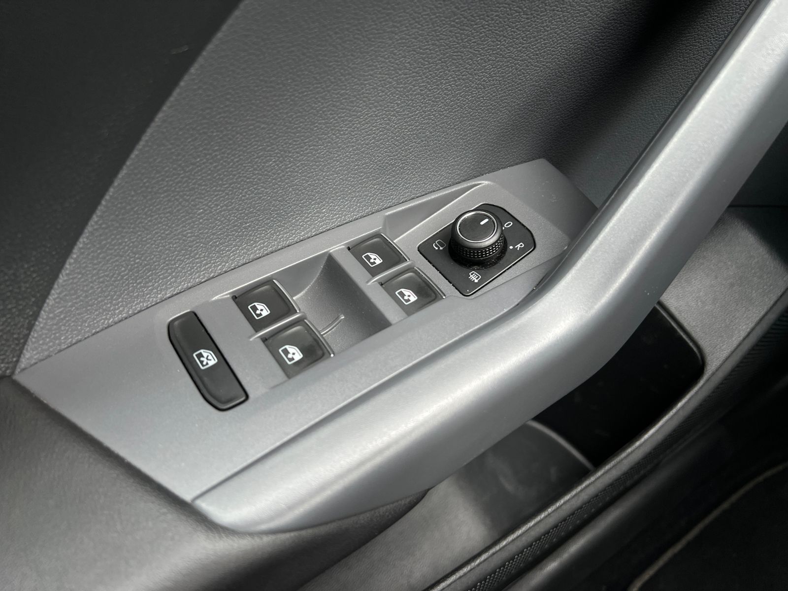 Fahrzeugabbildung Volkswagen T-Cross Style 1.6 TDI DSG *Beats, LED, ACC*