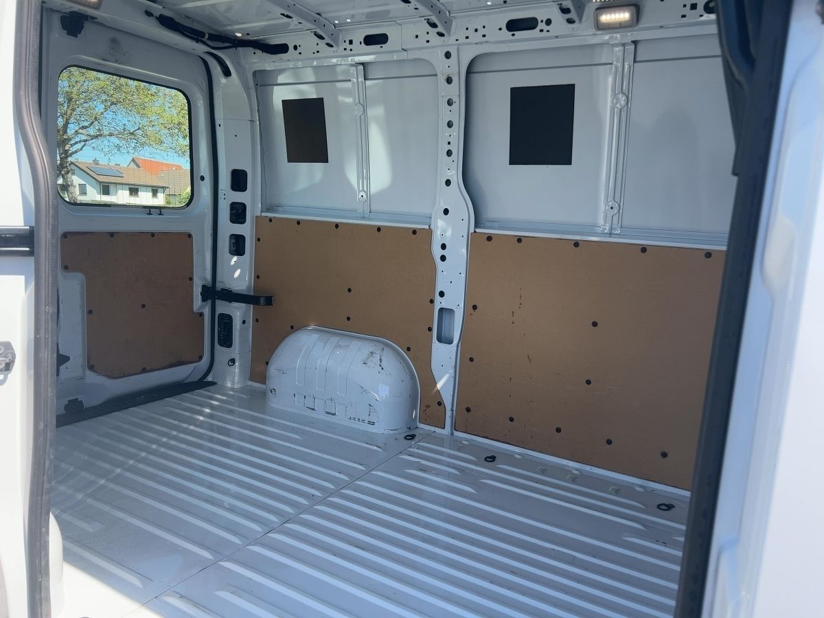 Fahrzeugabbildung Renault Master Kasten L1H1 3,3t dCi 135 AHK Kamera