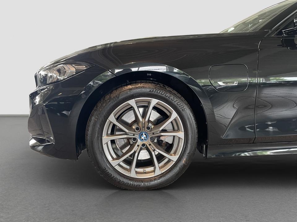 BMW 330e Touring Automatic Navi Bluetooth PDC MP3