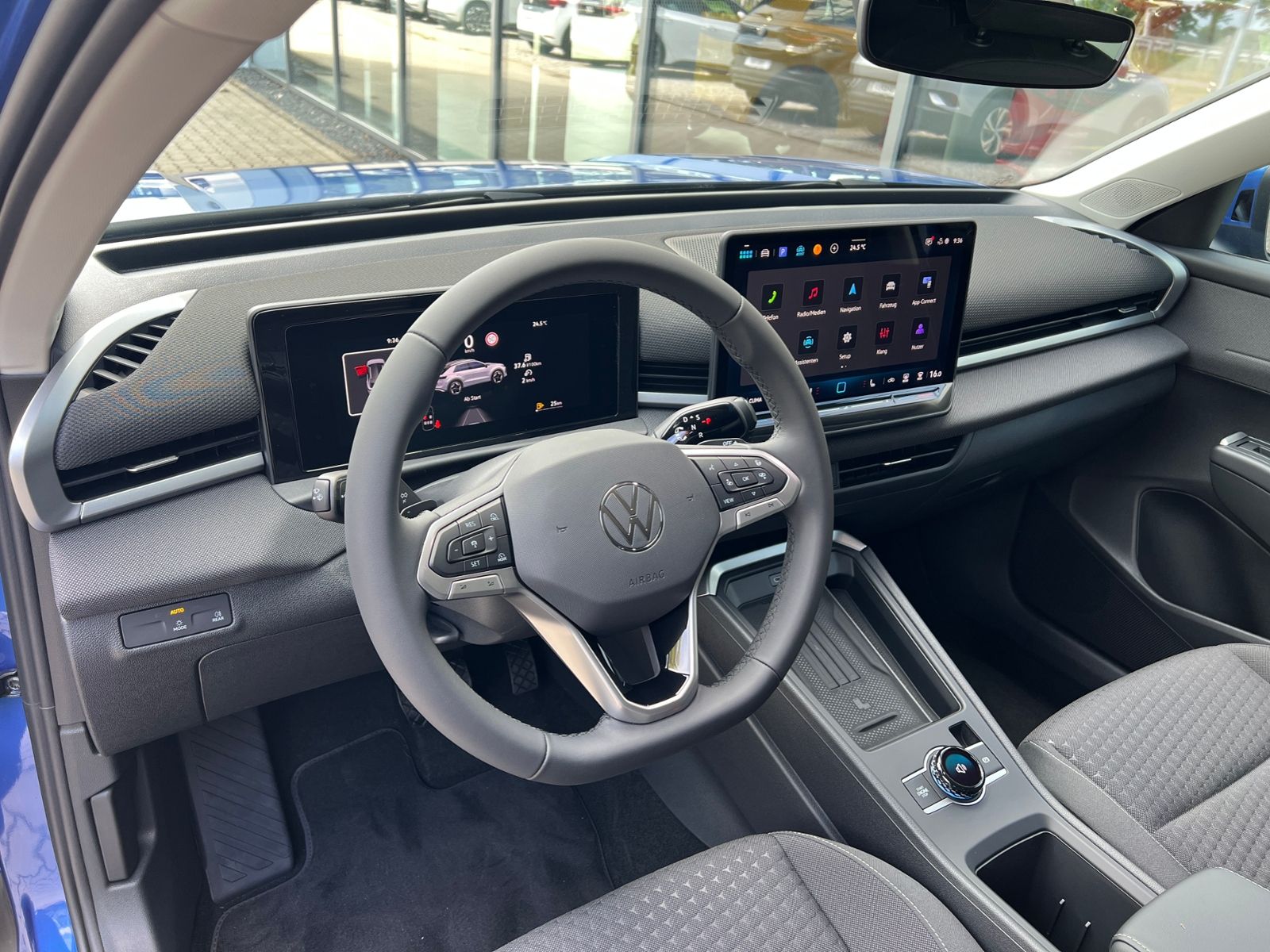 Fahrzeugabbildung Volkswagen T-Roc Life 1.5 eTSI DSG  *AHK, Ganzjahresreifen,