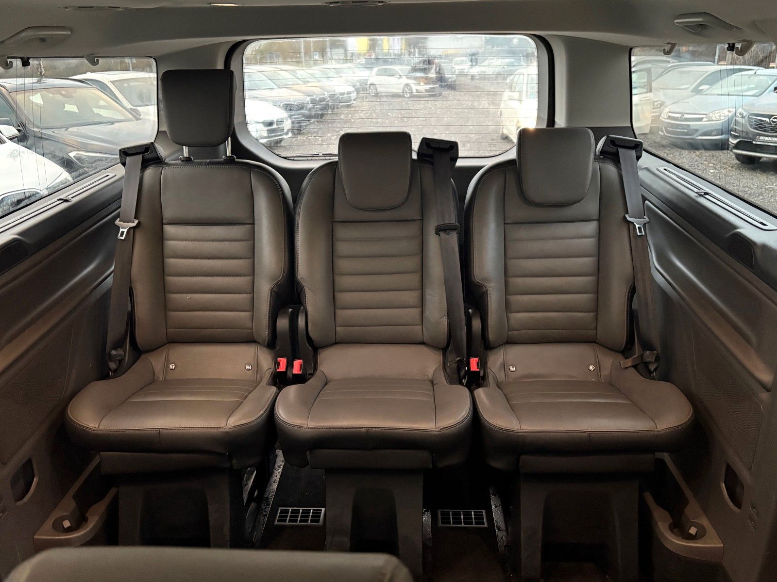 Fahrzeugabbildung Ford Tourneo Custom Aut. 320 L2 Tourneo Titanium Lede