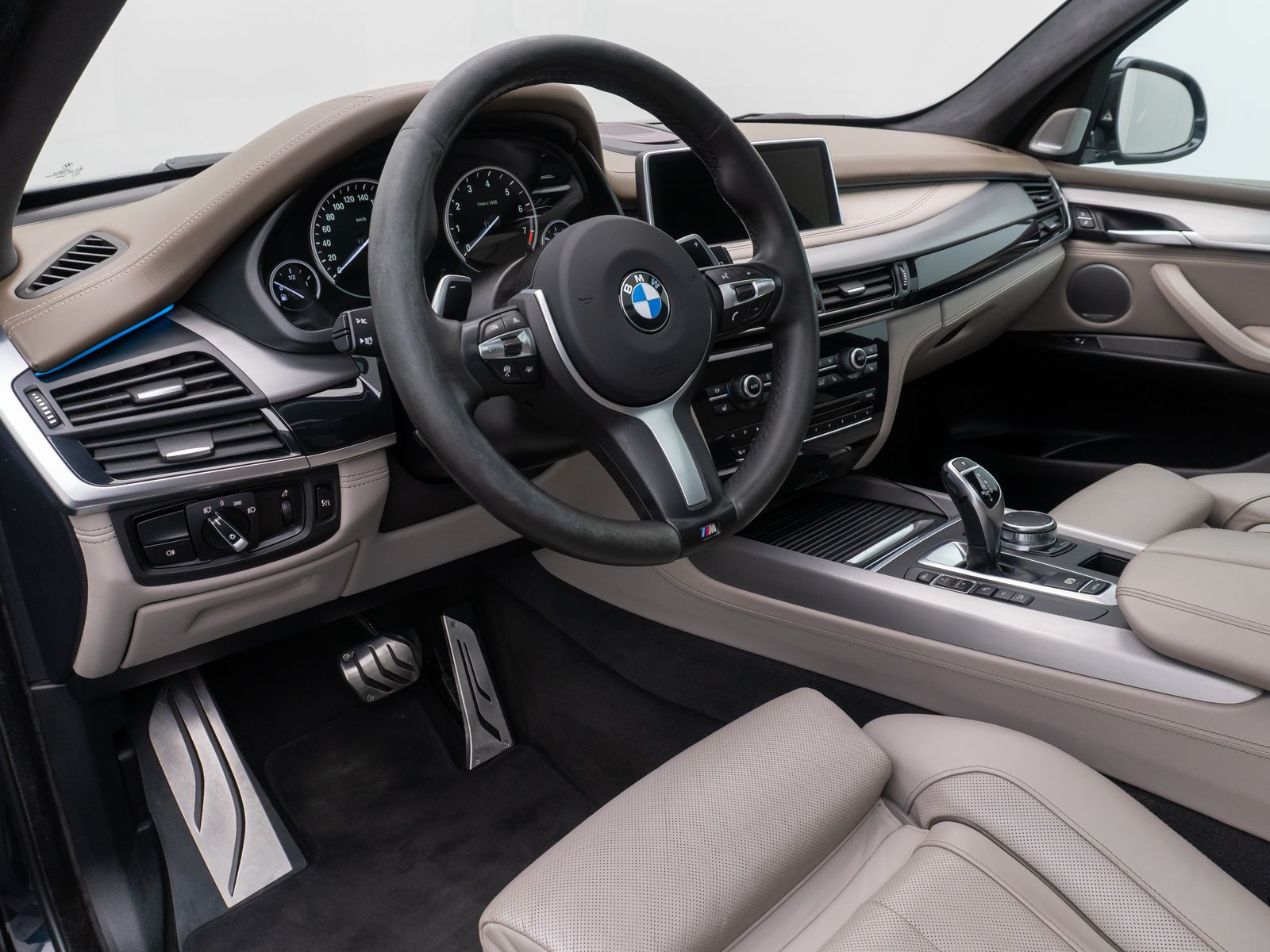 Fahrzeugabbildung BMW X5 xD50i ACC 360°Memory B&O NighVis DAB 20" Voll