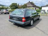 Mercedes-Benz 220 TE W124 OLDTIMER*TÜV NEU*SCHIEBEDACH*AHK - Mercedes-Benz E 220 mit Benzin-Antrieb: Kombi