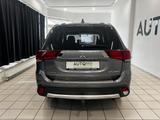 Mitsubishi Outlander 2.2 DI-D Top 4WD*7Sitzer*8-FAch*AHK* - gebrauchte Mitsubishi Outlander aus dem Jahr 2017