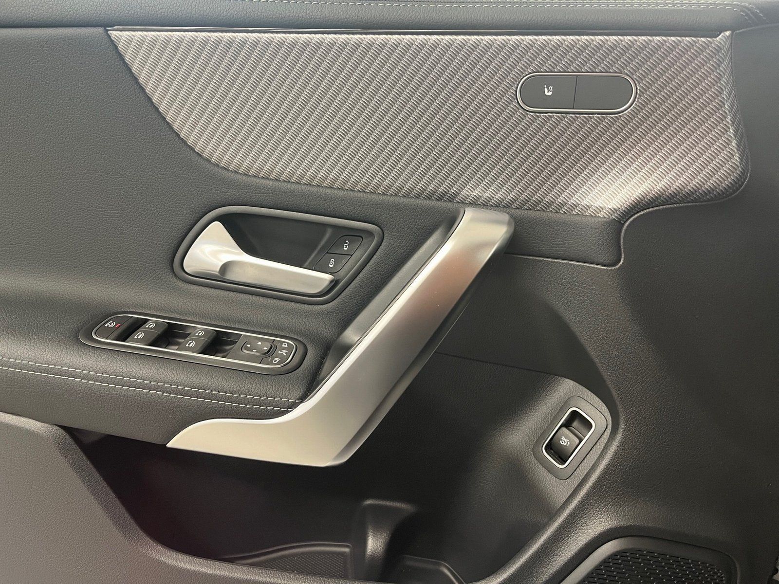 Fahrzeugabbildung Mercedes-Benz CLA 180 Progressive*Kamera*Totwinkel*LED*MBUX*