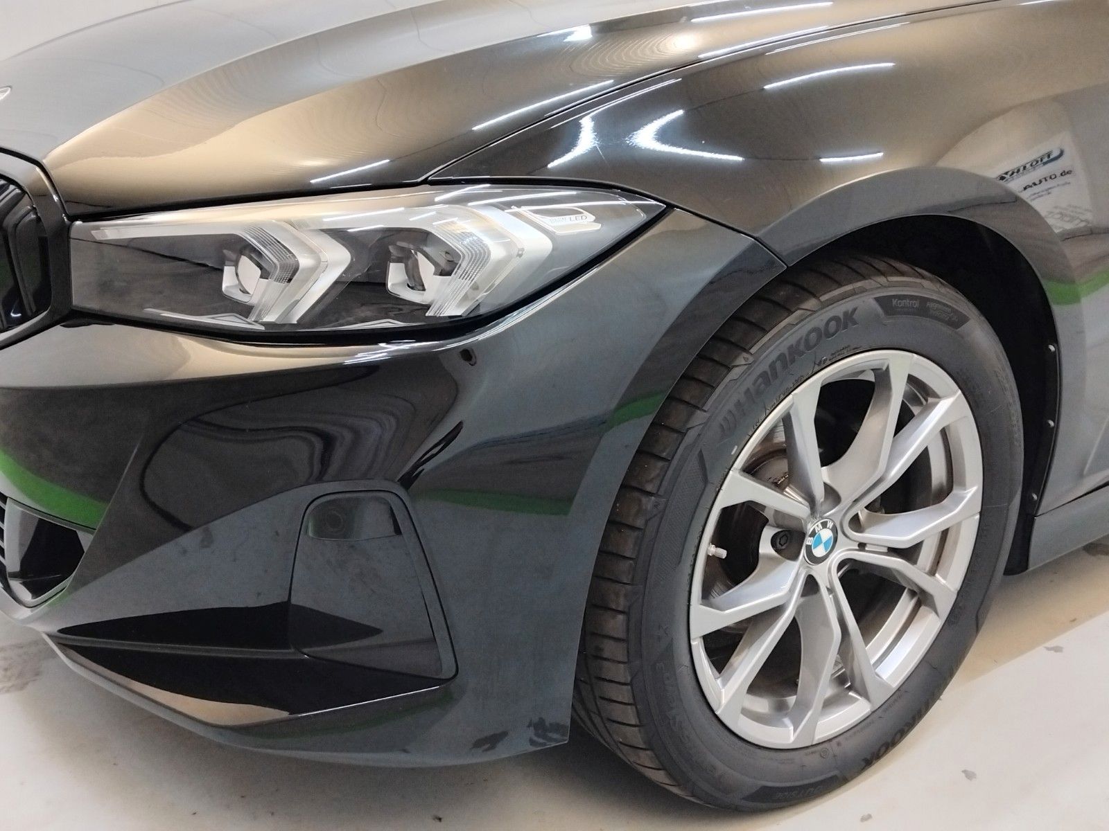 BMW 318 (02/2023, Benzin)