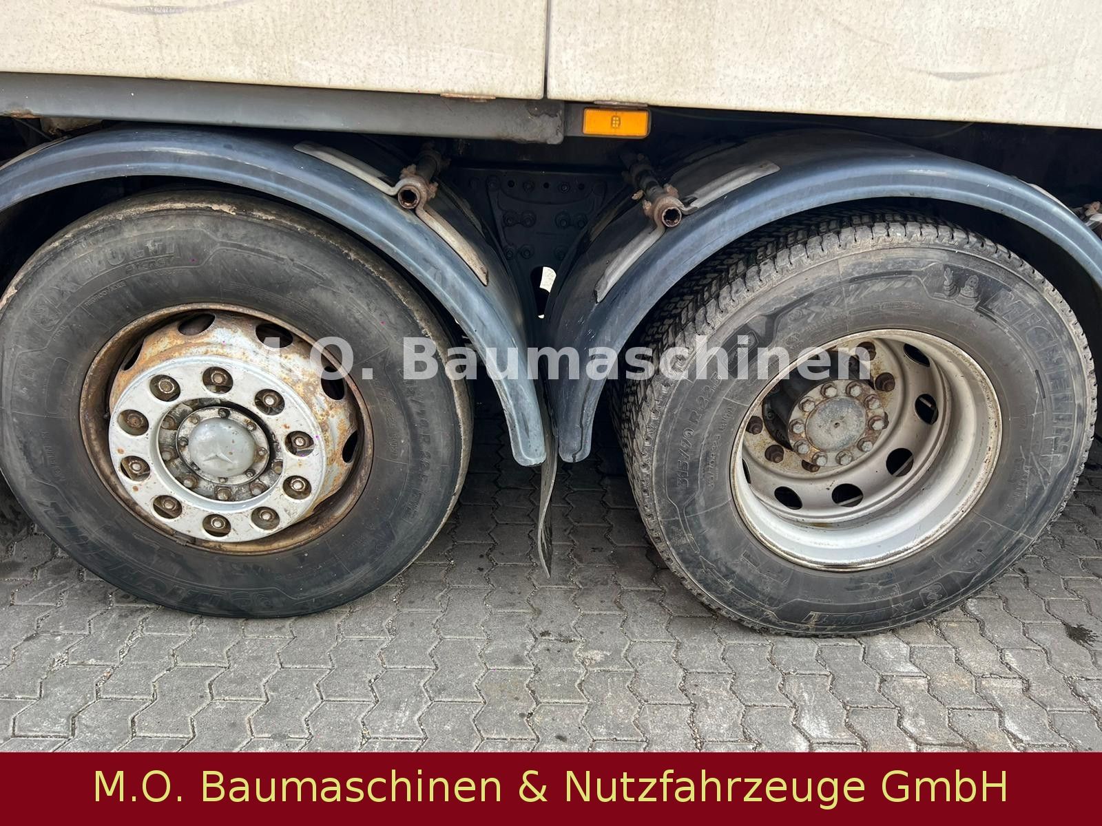 Fahrzeugabbildung Mercedes-Benz Actros 2541 / Saug- & Spühlwagen / 14.000 L /ADR