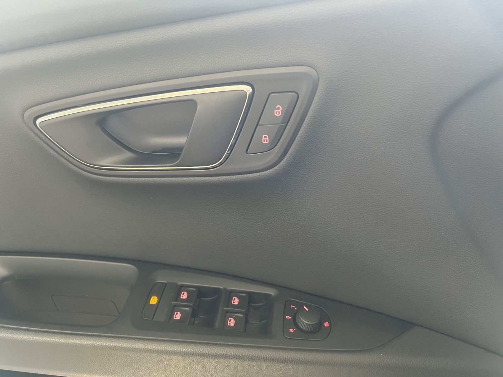 Fahrzeugabbildung SEAT Leon ST 1.4 TSI Style * 1.HAND *ALCANTARA*NAVI*