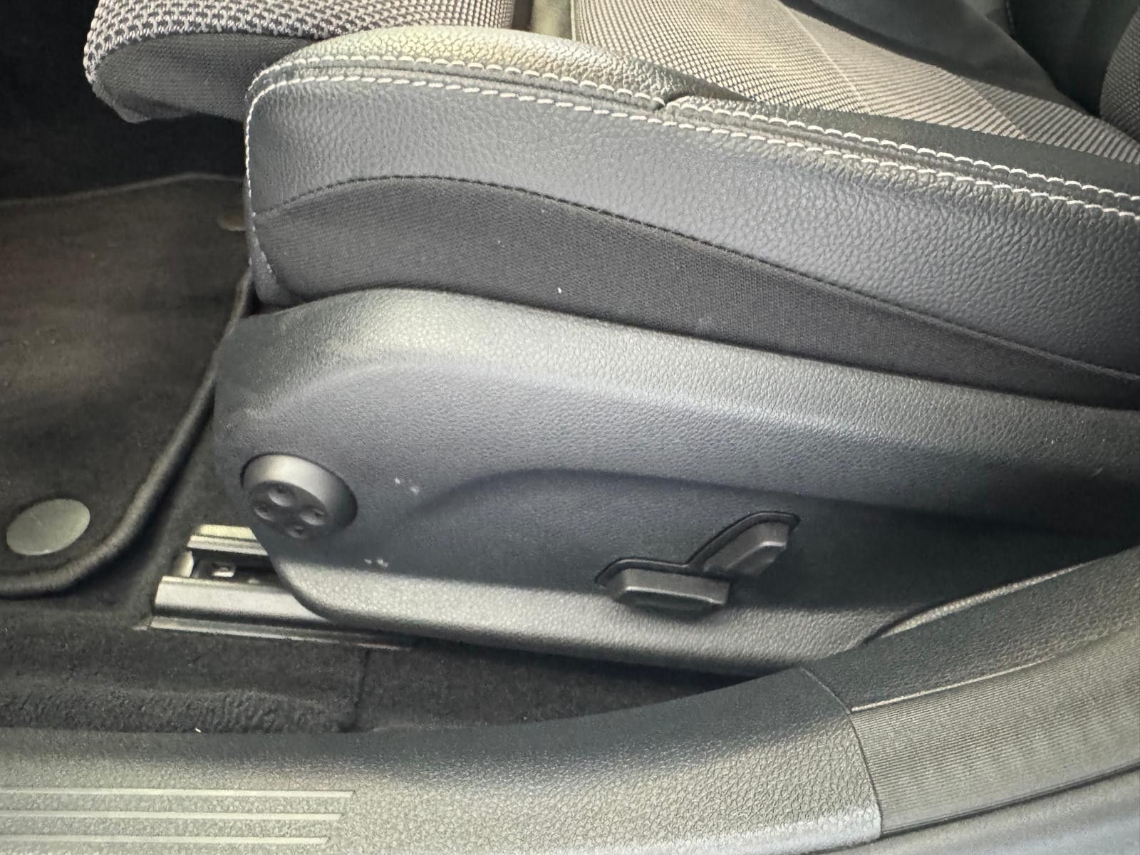 Fahrzeugabbildung Mercedes-Benz C 200 T-Modell AVANTGARDE/AHK/NAVI/KLIMA