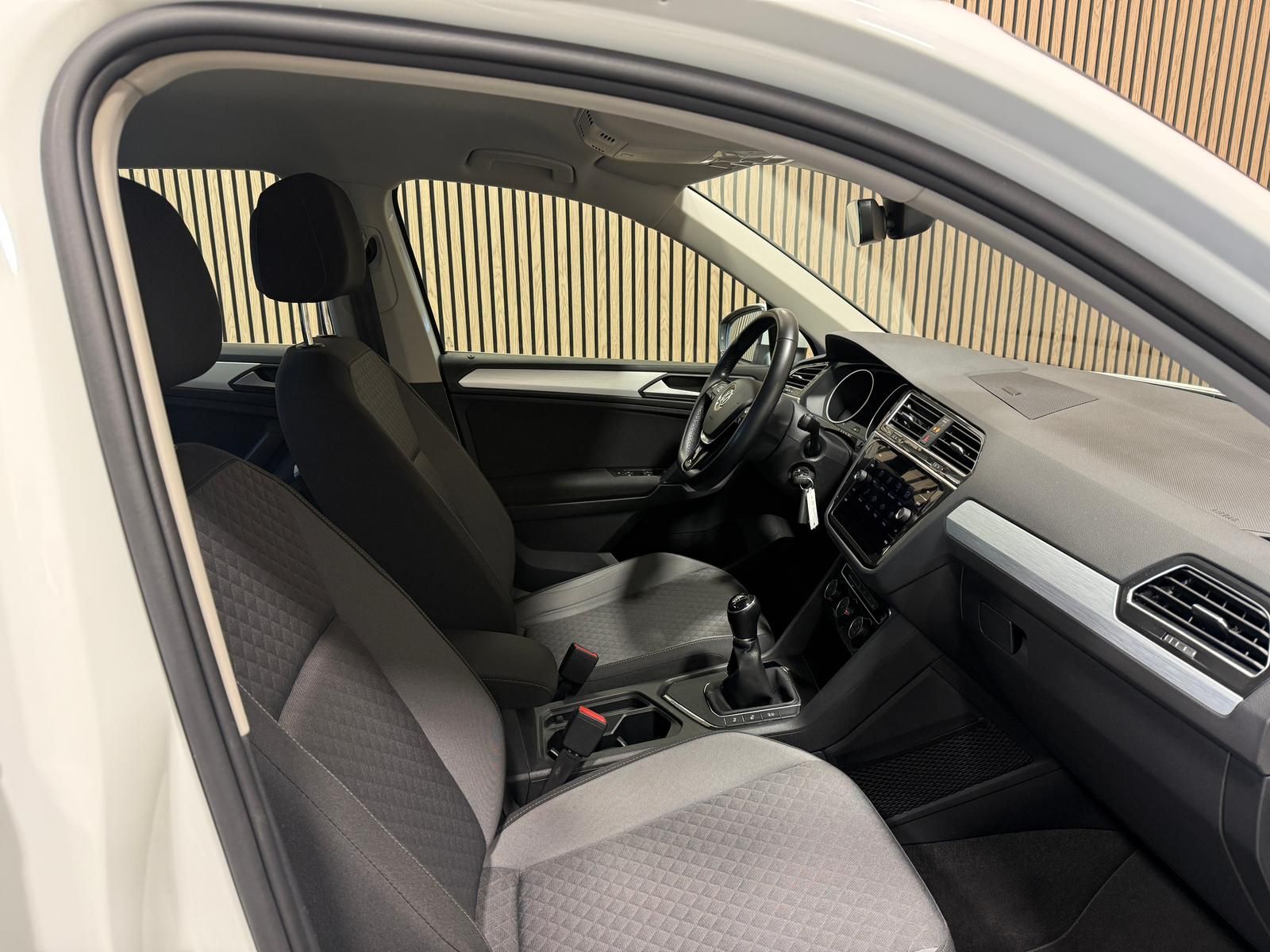 Volkswagen Tiguan 1.5 TSI Comfortline SHZ|AHK|RFK|Winter|PD foto 15