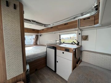 Fahrzeugabbildung HYMER / ERIBA / HYMERCAR Eriba Touring 310 - Legend - Modell 2023