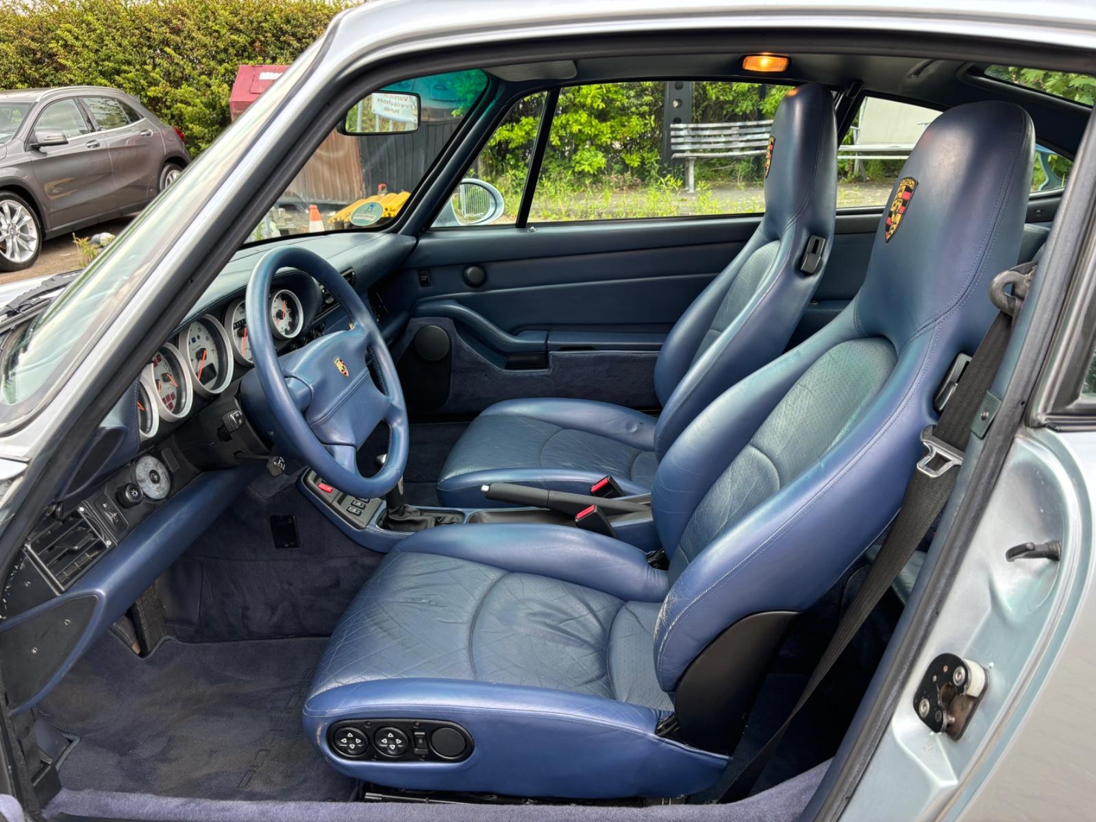 Porsche 911 / 993 Carrera 4 Coupe NOTE 2+ DE FAHRZEUG
