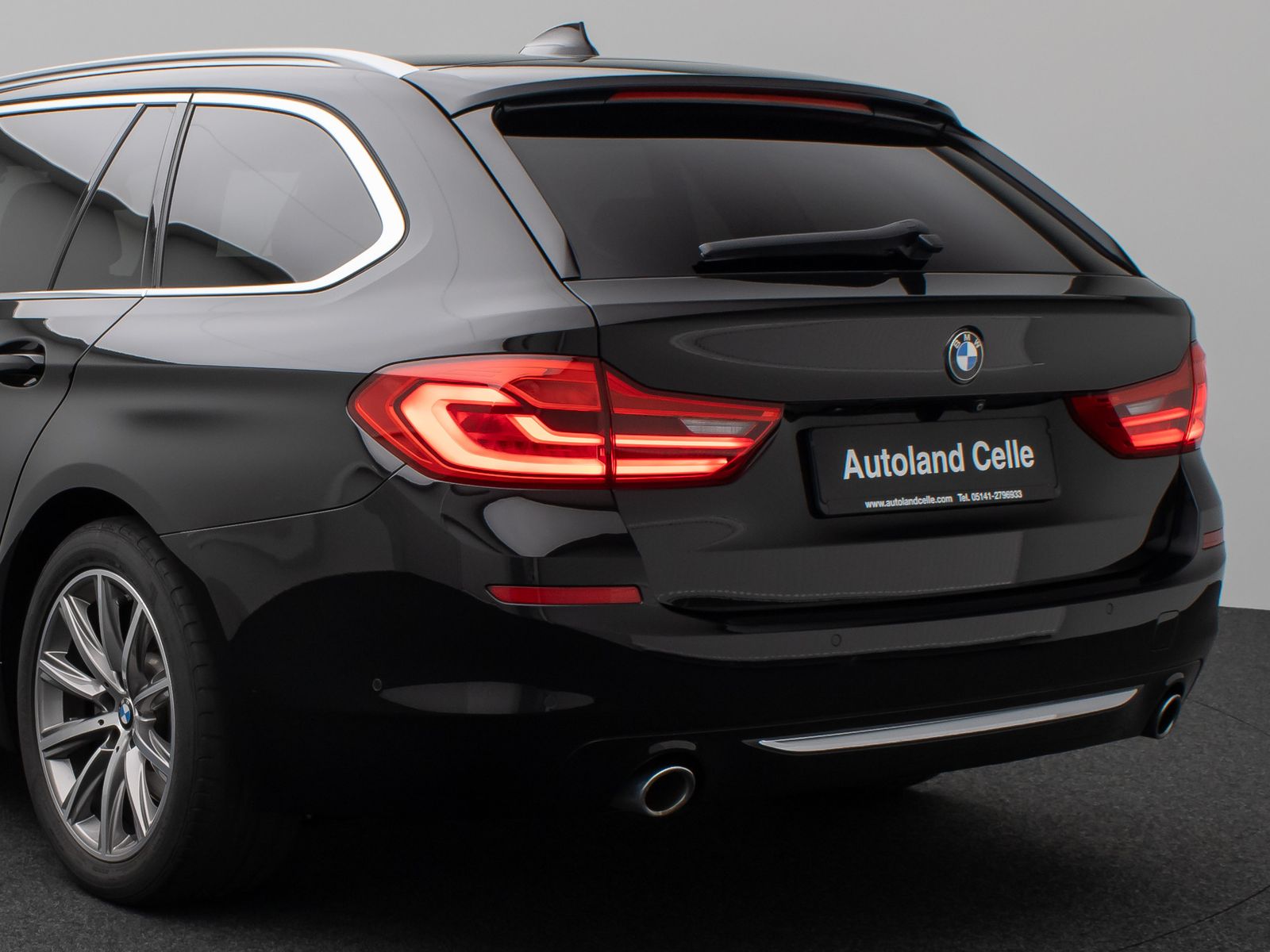 Fahrzeugabbildung BMW 520d Luxury Line Kamera HUD H/K Massage DisplKey