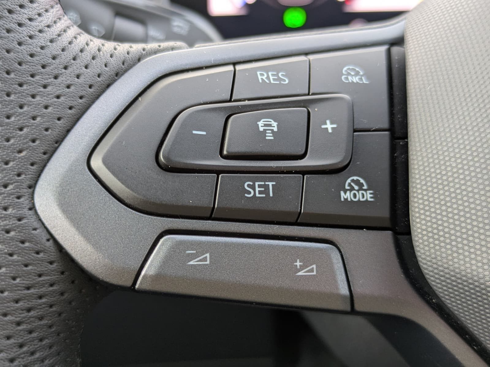 Fahrzeugabbildung Volkswagen Tayron 2.0 TDI 4M R-Line BLACK*7Si*MATRIX*PANO