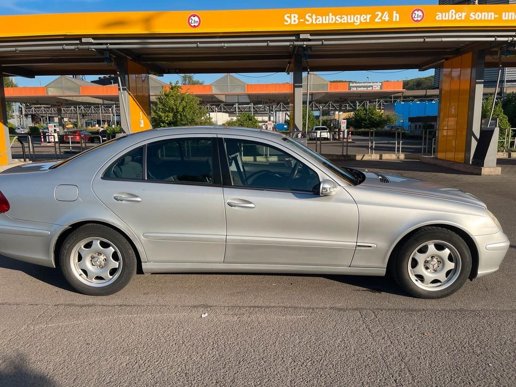 Mercedes-Benz E 220
