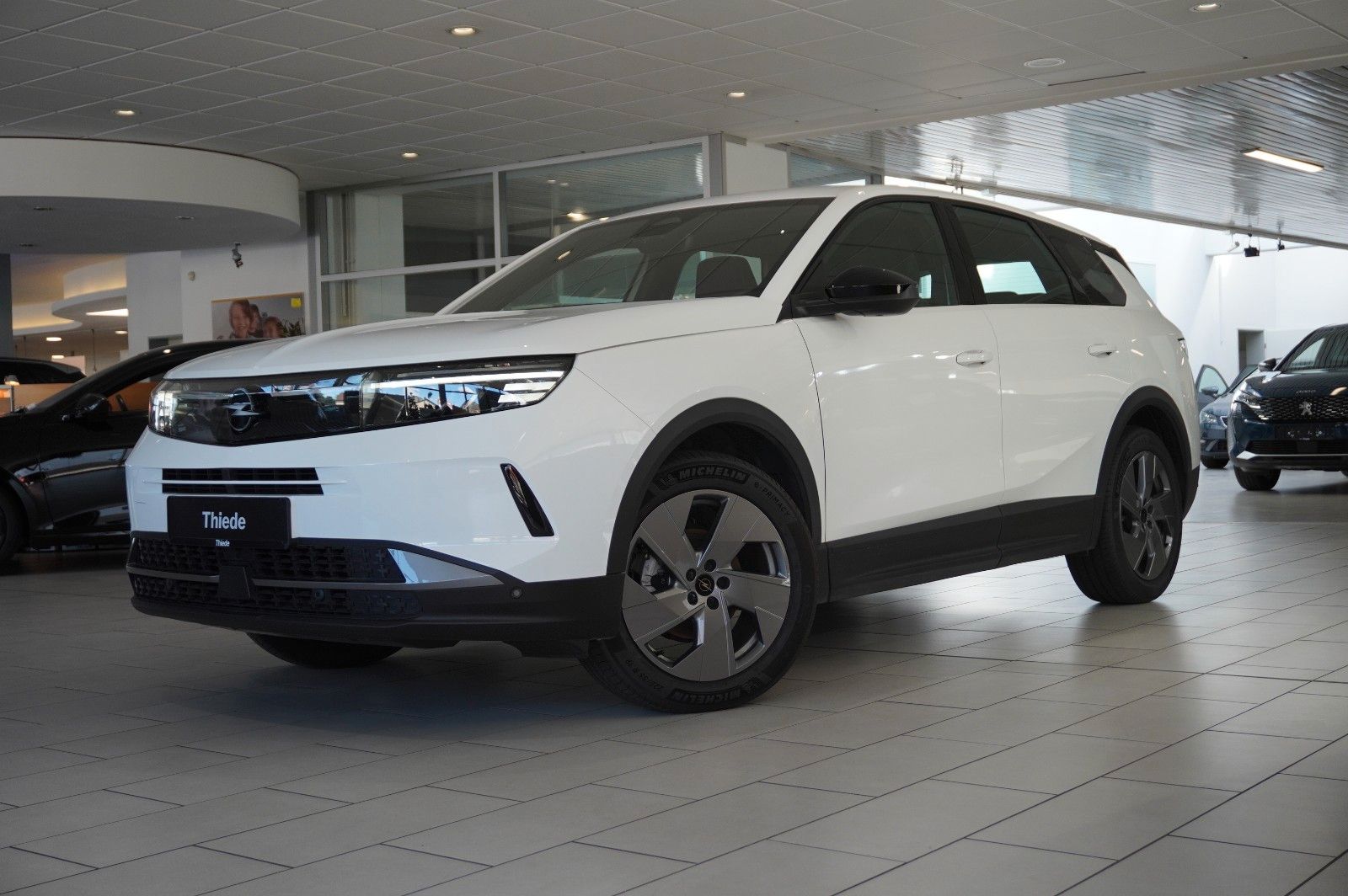 Fahrzeugabbildung Opel Grandland 1.2 48V HYBRID EDIT. NAVI/LED/KAMERA